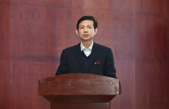 副校长方润生宣读表彰决定