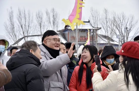 多彩非遗寒风中的马街依然滚烫