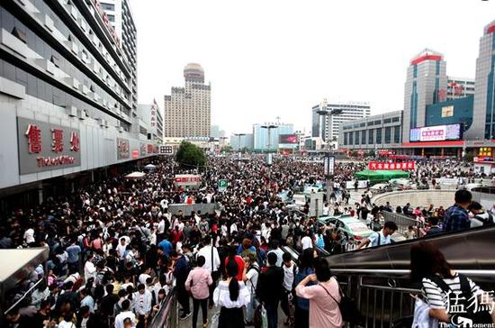 十一期间郑州火车站堵堵堵交警建议绕绕绕