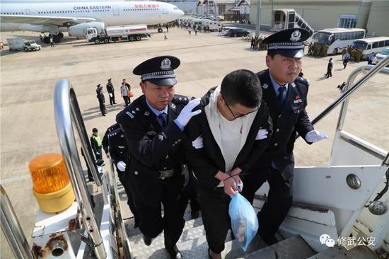 点赞焦作修武县公安局赴境外成功执行押解任务