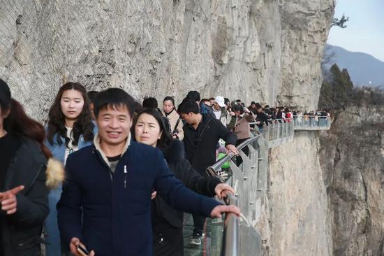 人气爆棚！20.7万游客欢聚云台山过大年！