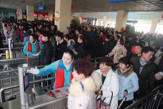 人气爆棚！20.7万游客欢聚云台山过大年！