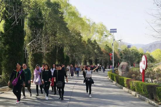 “春意盎然,春色醉人” 鸡冠洞开启春季旅游“火热”模式！