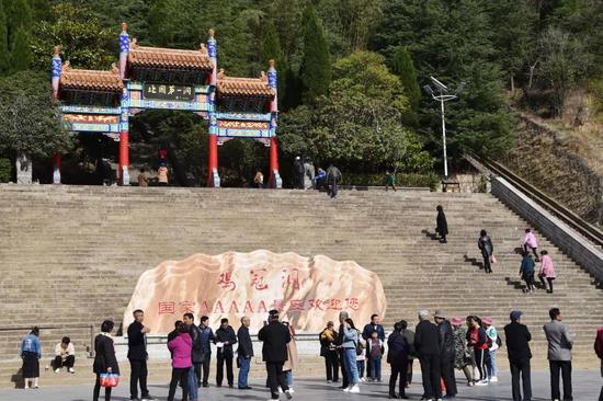 “春意盎然,春色醉人” 鸡冠洞开启春季旅游“火热”模式！