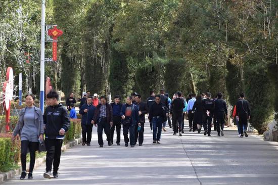 “春意盎然,春色醉人” 鸡冠洞开启春季旅游“火热”模式！