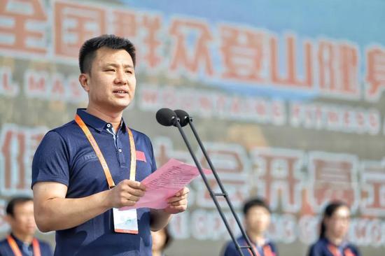 焦作市委常委,修武县委书记郭鹏主持开幕式上午9点,2019年中国云台山