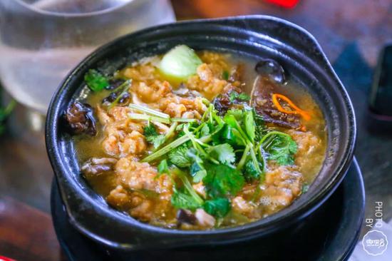 【鸡块砂锅】的味道也是很飘香