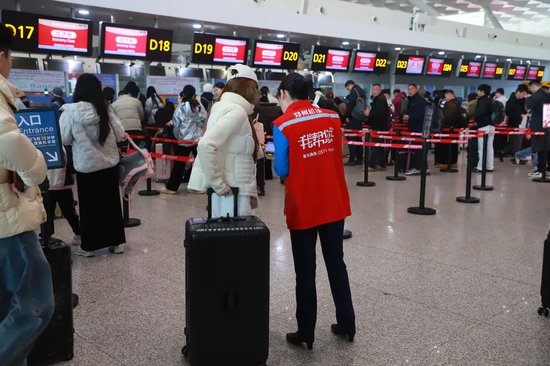 客流连破历史纪录 郑州机场2026春运客流量超370万人次