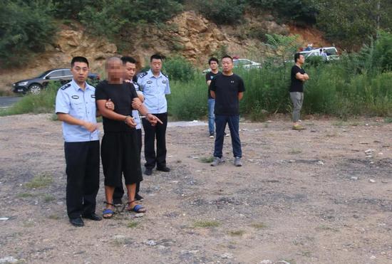 犯罪嫌疑人指认现场经侦查,犯罪嫌疑人梁某某与被害人穆某某于2014年7