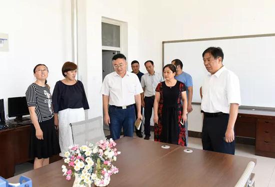 商丘医专党委书记胡世甫深入学校系部开展调研工作