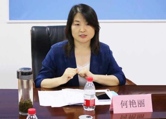 何艳丽对中多科技公司在科技创新和经营发展取得的成效表示肯定,也为