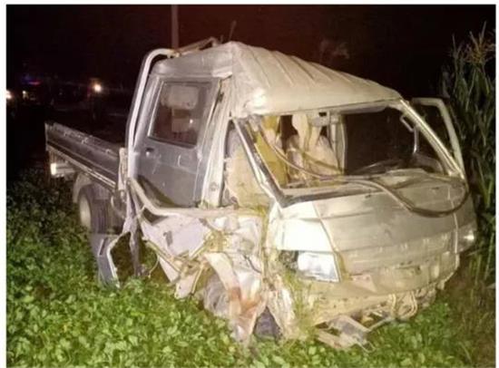 8月10日晚,新野县公安局交警大队接到报警,在新野县x039县道上庄乡6