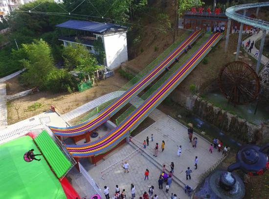 “春意盎然,春色醉人” 鸡冠洞开启春季旅游“火热”模式！