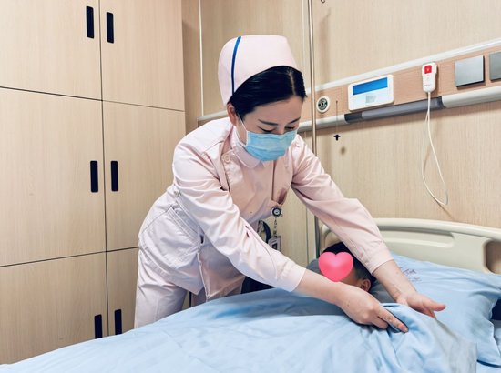 “身为医护人员就该站出来！”河南“婚假护士”万米高空救人