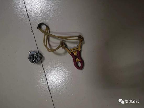 毛贼专偷车内物品商丘虞城民警当场抓获