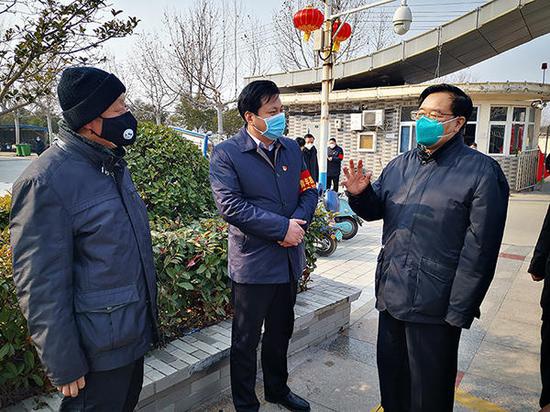大河网讯 (河南日报记者 李铮/文 董亮/图)1月28日,省委书记王国生到