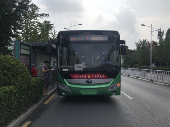 助力全国文明城市创建,近日,荥阳市公交公司对1路,3路,5路3条公交线