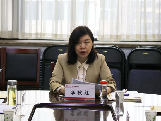 会上,李秋红通报了社市委2021年度领导班子民主生活