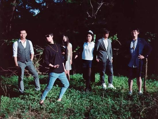 说起鹿先森乐队,除了歌曲好听,乐队成员们各个都是学霸.