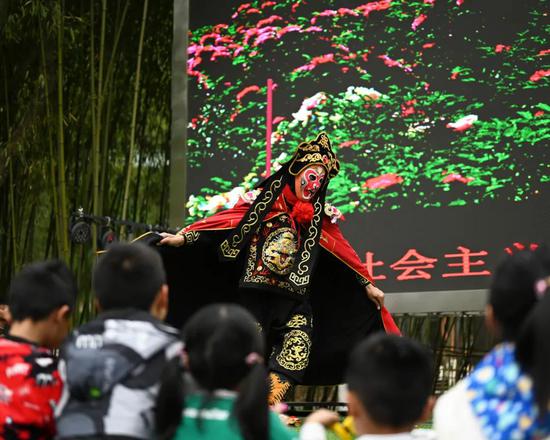 这个“五一”，鸡冠洞景区秩序井然亮点多！