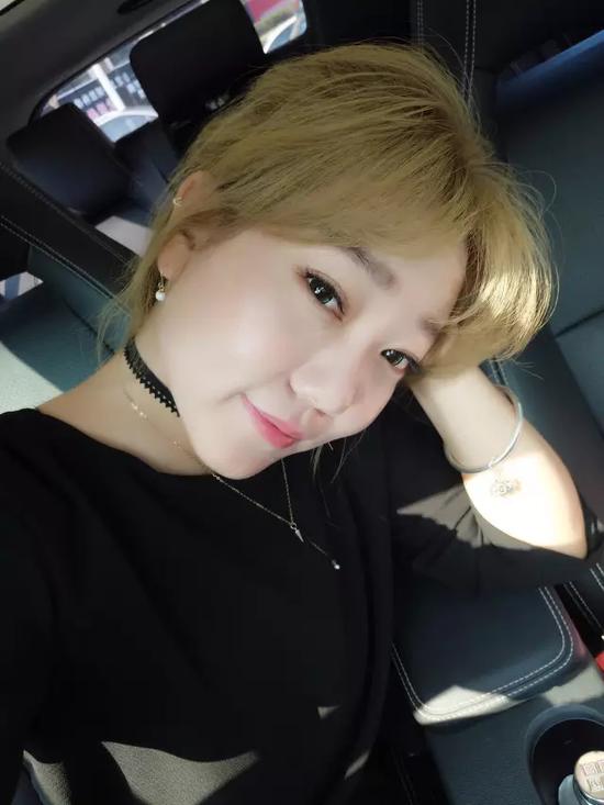 中韩时装周的秀场女王竟是位郑州辣妈,她设计的婚纱美出国际!