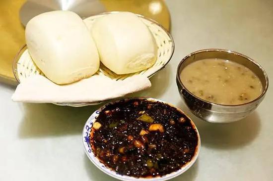 地址:前进路与市场街交叉口向东50米路北豫和馍菜汤生活馆▼@若西