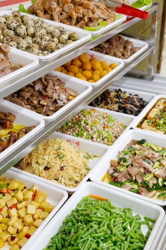 北方餐桌上的主咖居然还能这样吃?郑州首家28元自助水饺让你吃爆肚!