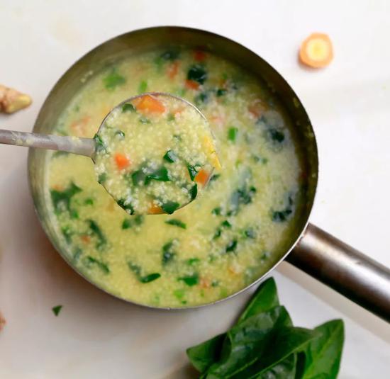 春分必吃嫩出水的菠菜宴做出不寻常的家常味