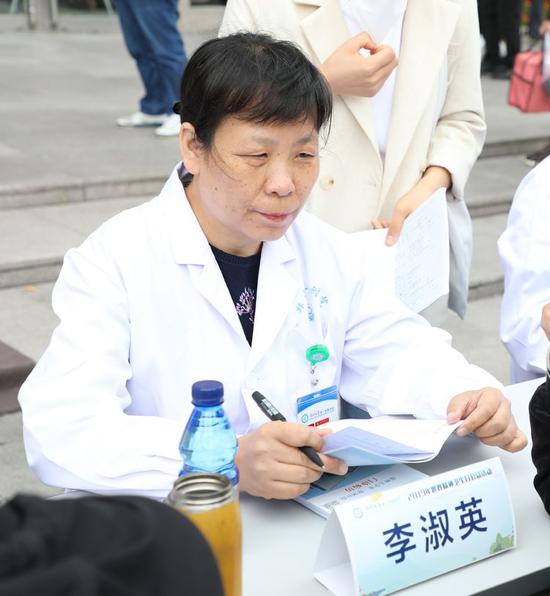 笔者在精神医学科李淑英主任处获悉,为应对疫情期间患者和一线防疫的