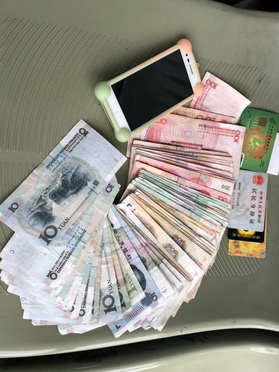 在郑坐车丢了三千块钱给老伴筹钱看病的阿姨吓坏了