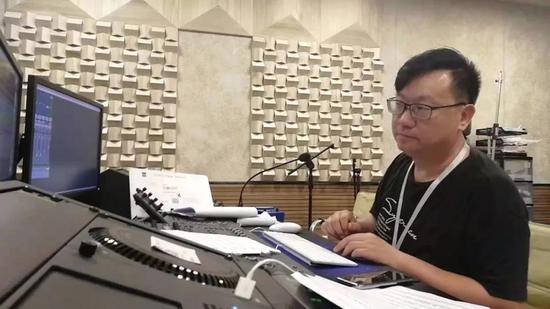 精灵的眼睛《精灵的眼睛》由著名音乐家卞留念作曲,青年歌手喻越越