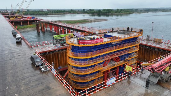 豫西交通再提速！焦平铁路洛阳黄河公铁大桥主桥首个水中墩顺利“出水”