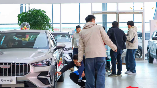 元旦河南车市实探：提车的排队，下订的观望，经销商坦言“还在等政策”
