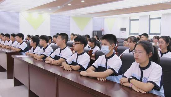 龙华中学召开20202021学年下期散学典礼