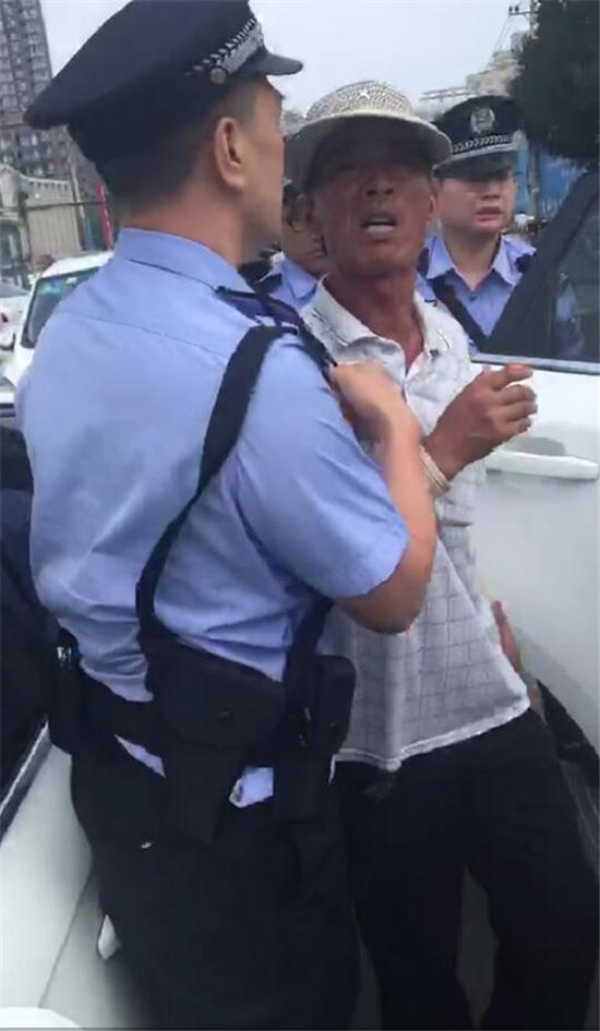 冒充正規收費員收停車費 鄭州一男子被拘留10日
