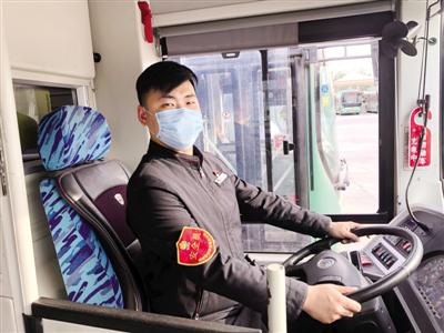 开私家车送乘客 郑州公交车长获天天正能量奖