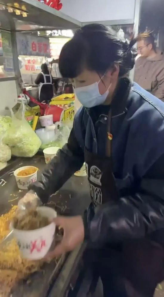 河南摆摊大姐被骂炒作，回应：不是为了出名，想让更多人吃口便宜热乎饭