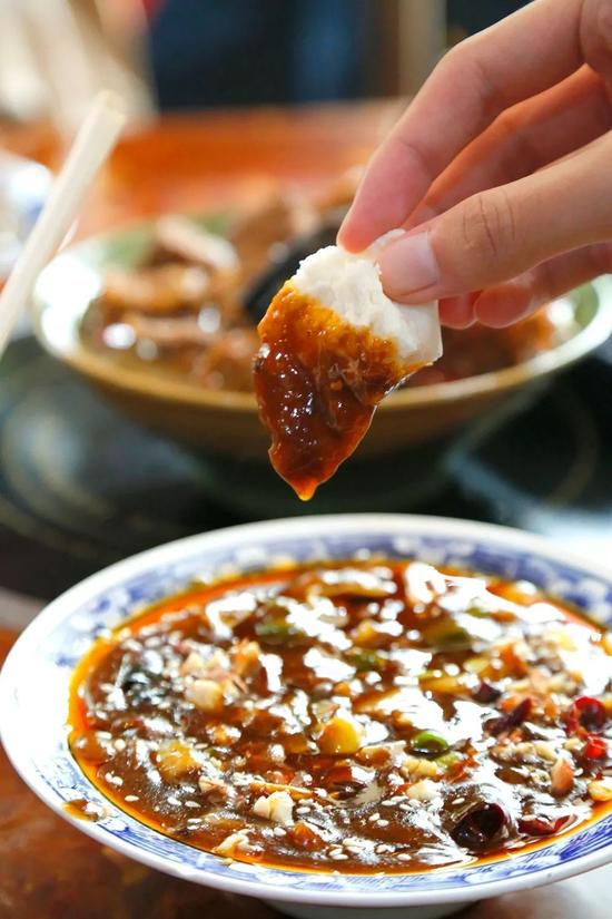 郑州管城区扣碗老店!一碗热乎乎的酥肉扣碗,吃到最朴实的家的味道!_新浪河南_新浪网
