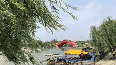 傍晚时分 夜色流转这里的小路像是被无限延长慢慢踱步只为这每一处都