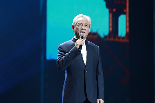 文艺志愿者于同云朗诵《鹤之壁,诗之经》