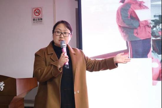 九年级年级长李涵清老师从年级层面,为大家分享了一些经验做法.