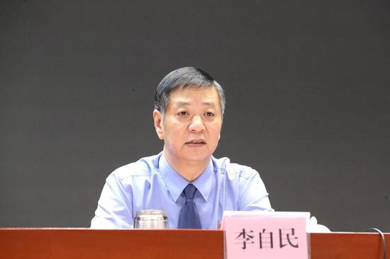省检察院党组副书记,副检察长李自民主持会议