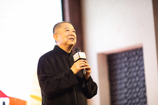 建业集团董事长胡葆森携建业各板块高管团队莅临现场,与各界嘉宾和君