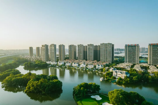 金沙湖·喜封金顶|7期湖岸水晶封顶仪式暨工地开放业主参观日盛大举行