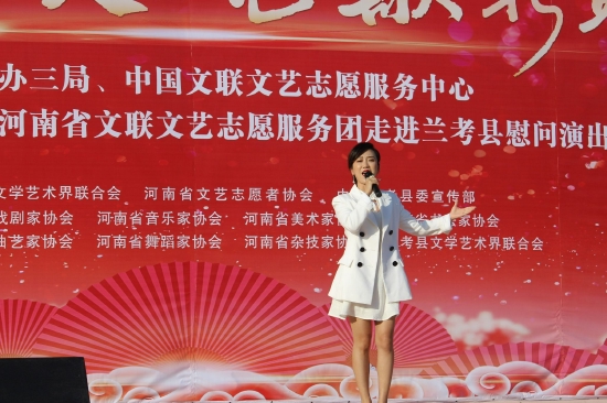 省文艺志愿者刘卓依演唱歌曲《九百六十万》