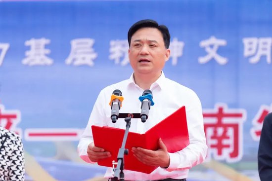 西平县委书记侯公涛致辞