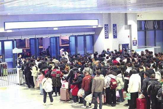 春节假期郑州铁路累计发送旅客536.8万人 单日最高开行列车1591列