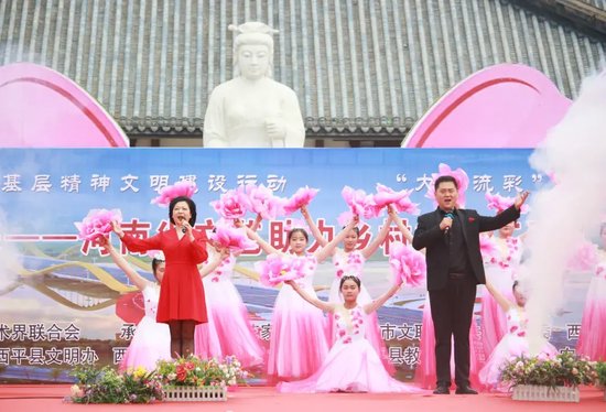 陈静、李冬冬演唱歌曲《幸福的誓言》