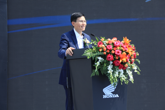 他说:"郑州文化悠久,人口众多,这里的摩托市场潜力无限,honda进口大排