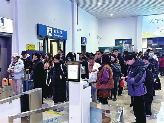 新郑火车站恢复客运1个月 郑州市民望增加往返新郑车次